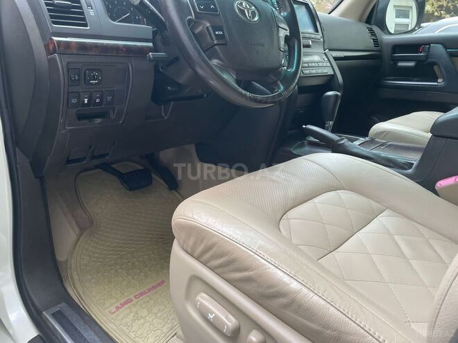 Toyota Land Cruiser-17