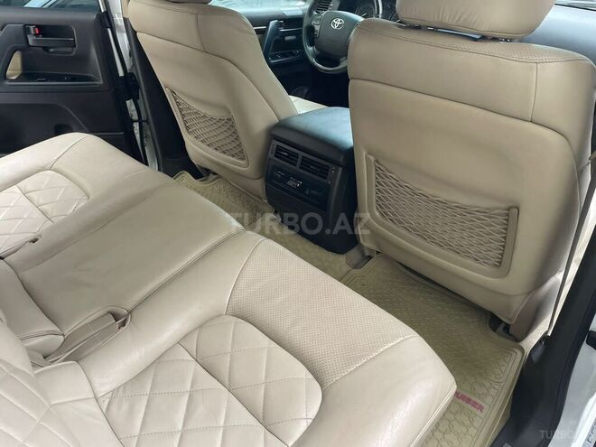 Toyota Land Cruiser-19