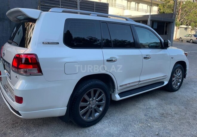 Toyota Land Cruiser-6
