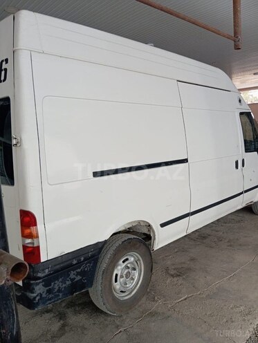 Ford Transit-10