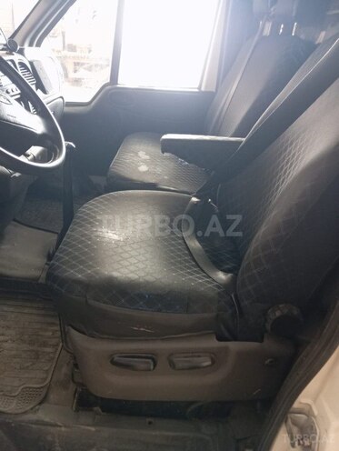 Ford Transit-9