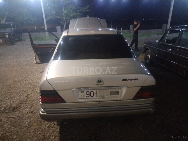 Mercedes 220 E-2