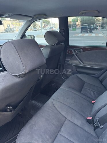 Mercedes E 280-7