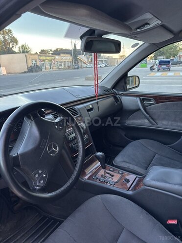 Mercedes E 280-6