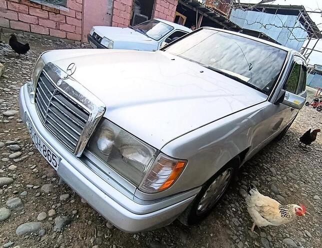 Mercedes 200 D-1