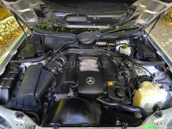 Mercedes E 240-4