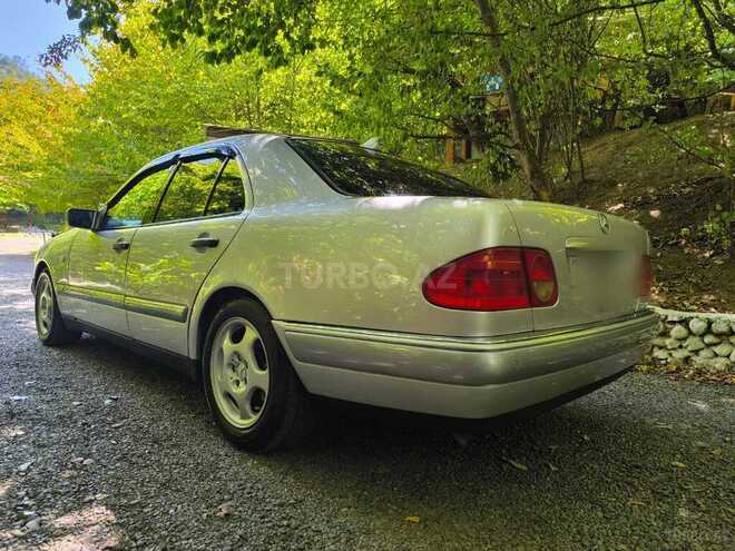 Mercedes E 240-2
