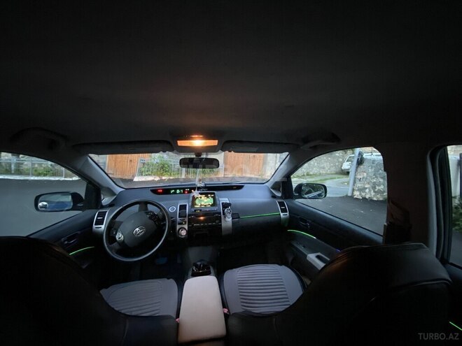 Toyota Prius-4