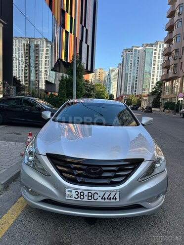 Hyundai Sonata-1