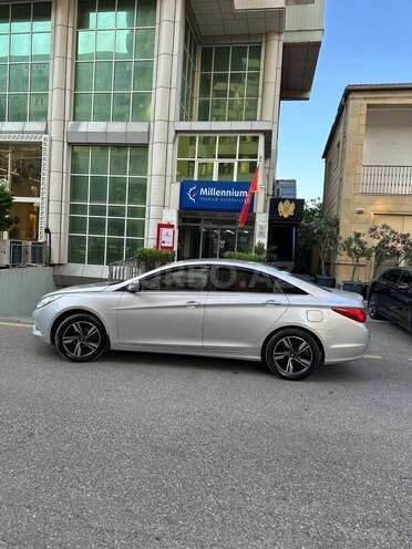 Hyundai Sonata-11