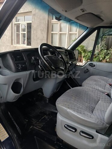 Ford Transit-3
