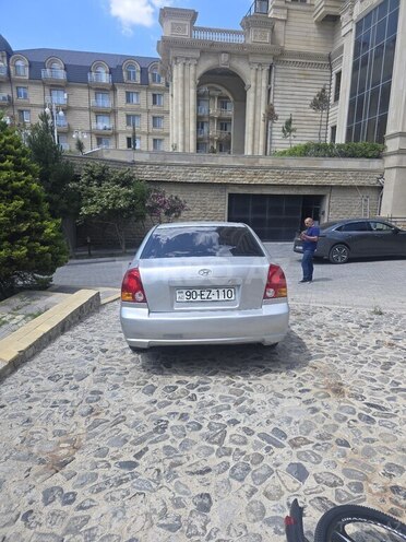 Hyundai Accent-2