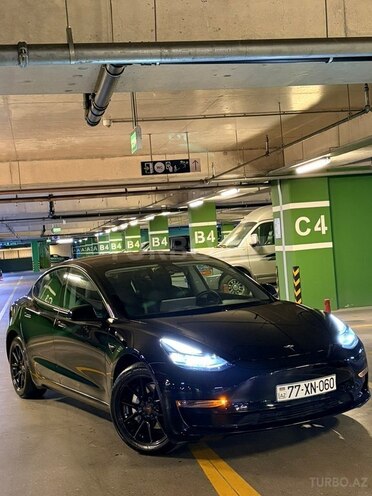 Tesla Model 3-1