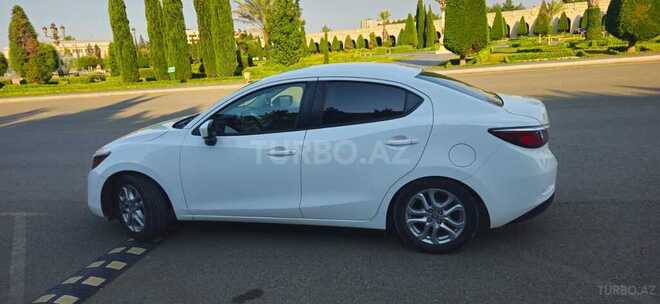 Toyota Yaris iA-4
