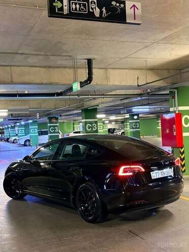 Tesla Model 3-4