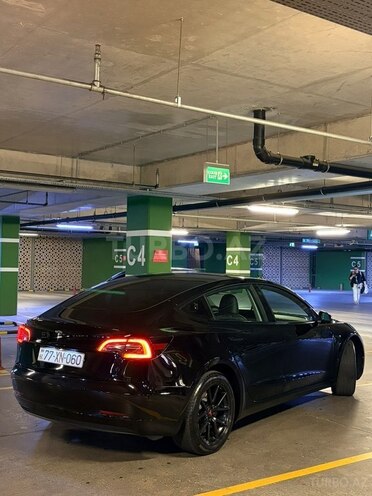 Tesla Model 3-5