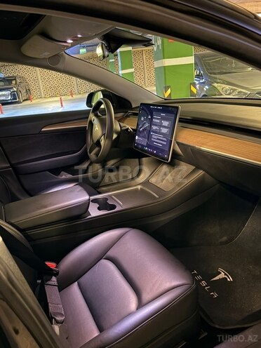 Tesla Model 3-8