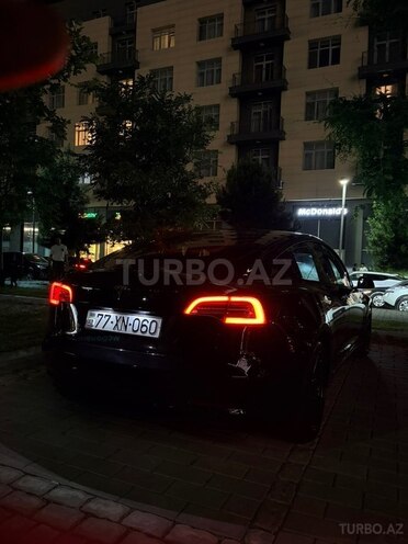 Tesla Model 3-10
