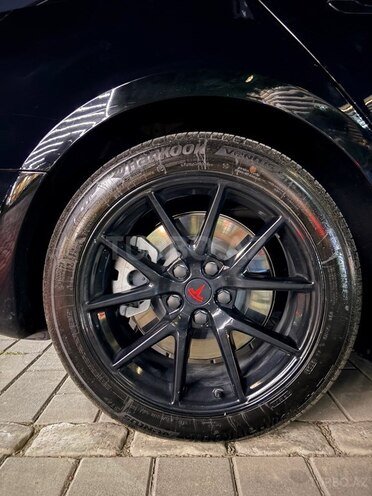 Tesla Model 3-11