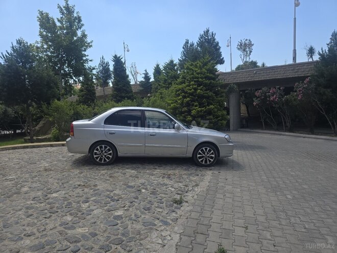 Hyundai Accent-5