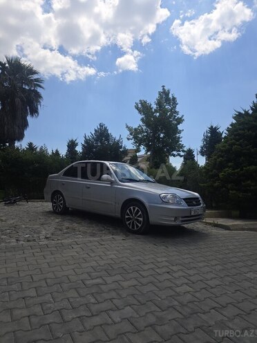 Hyundai Accent-4