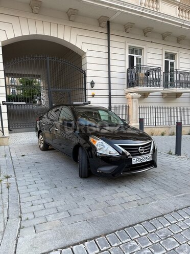 Nissan Versa-2