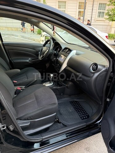 Nissan Versa-10