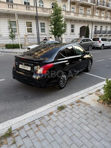 Nissan Versa-5