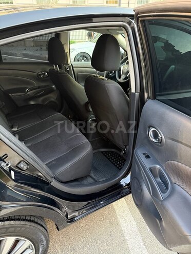 Nissan Versa-12