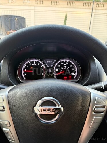 Nissan Versa-13