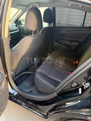 Nissan Versa-11