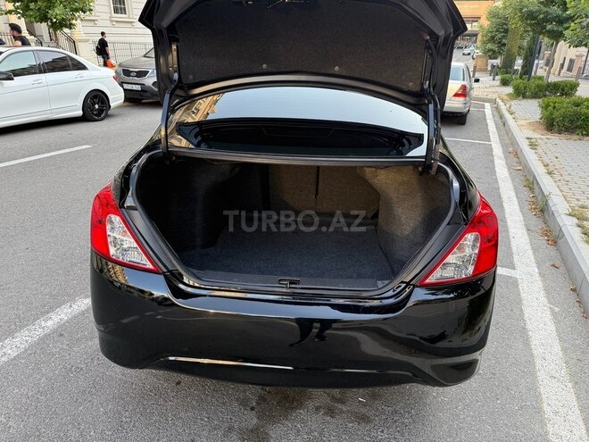 Nissan Versa-15