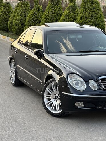 Mercedes E 320-11