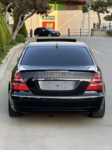 Mercedes E 320-17