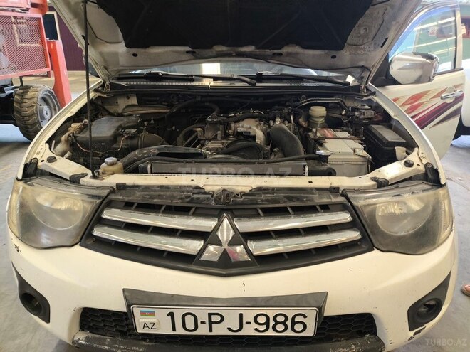 Mitsubishi L200-8