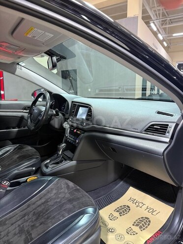 Hyundai Elantra-14