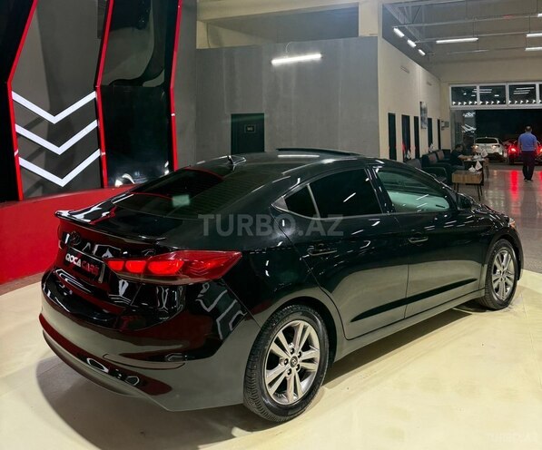 Hyundai Elantra-10