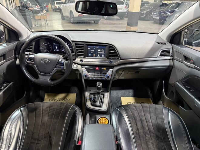 Hyundai Elantra-19