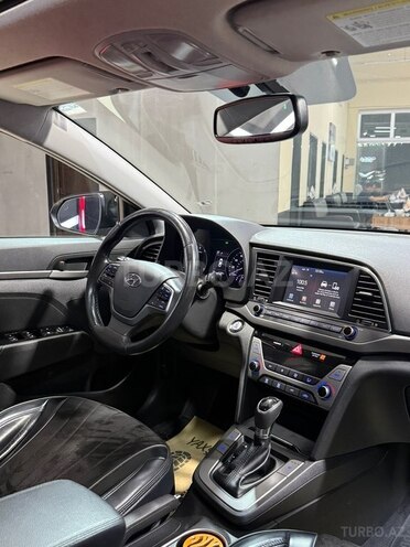 Hyundai Elantra-18