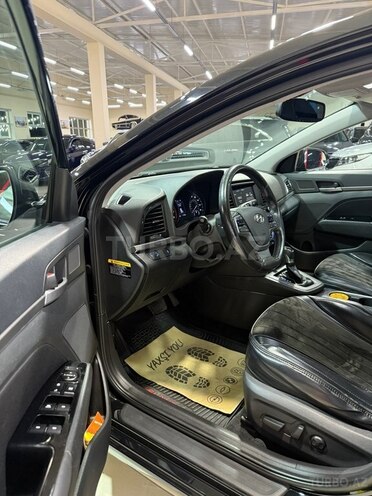 Hyundai Elantra-15