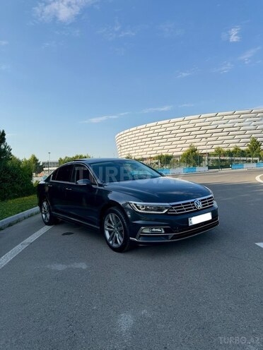 Volkswagen Passat-1