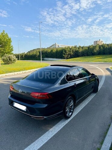 Volkswagen Passat-8