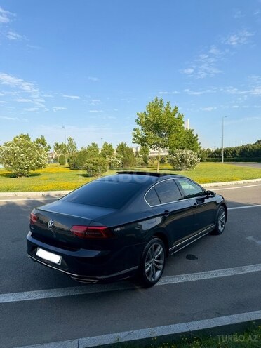 Volkswagen Passat-10