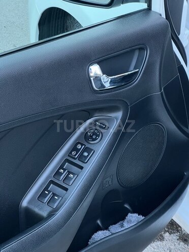 Kia Forte-14