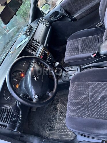 Opel Vectra-8