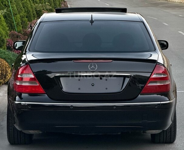 Mercedes E 240-11