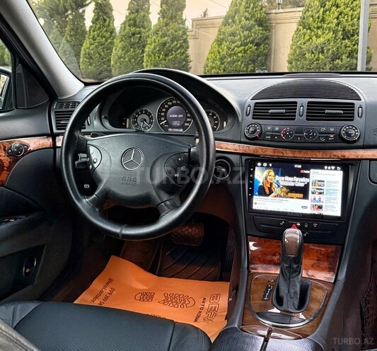 Mercedes E 240-17