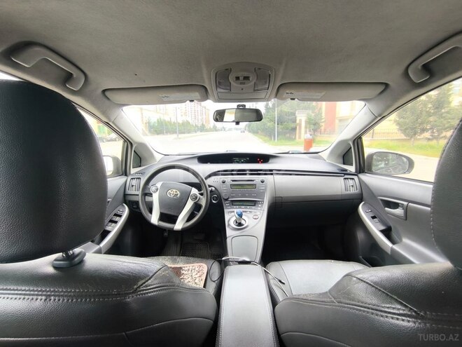 Toyota Prius-5