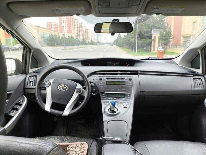 Toyota Prius-3