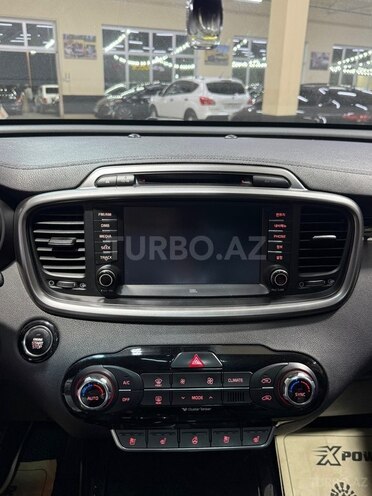 Kia Sorento-24